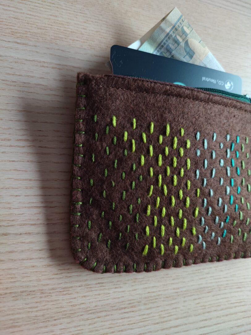 Monedero de Fieltro Bordado Brown and Green Rain Drops - Imagen 2