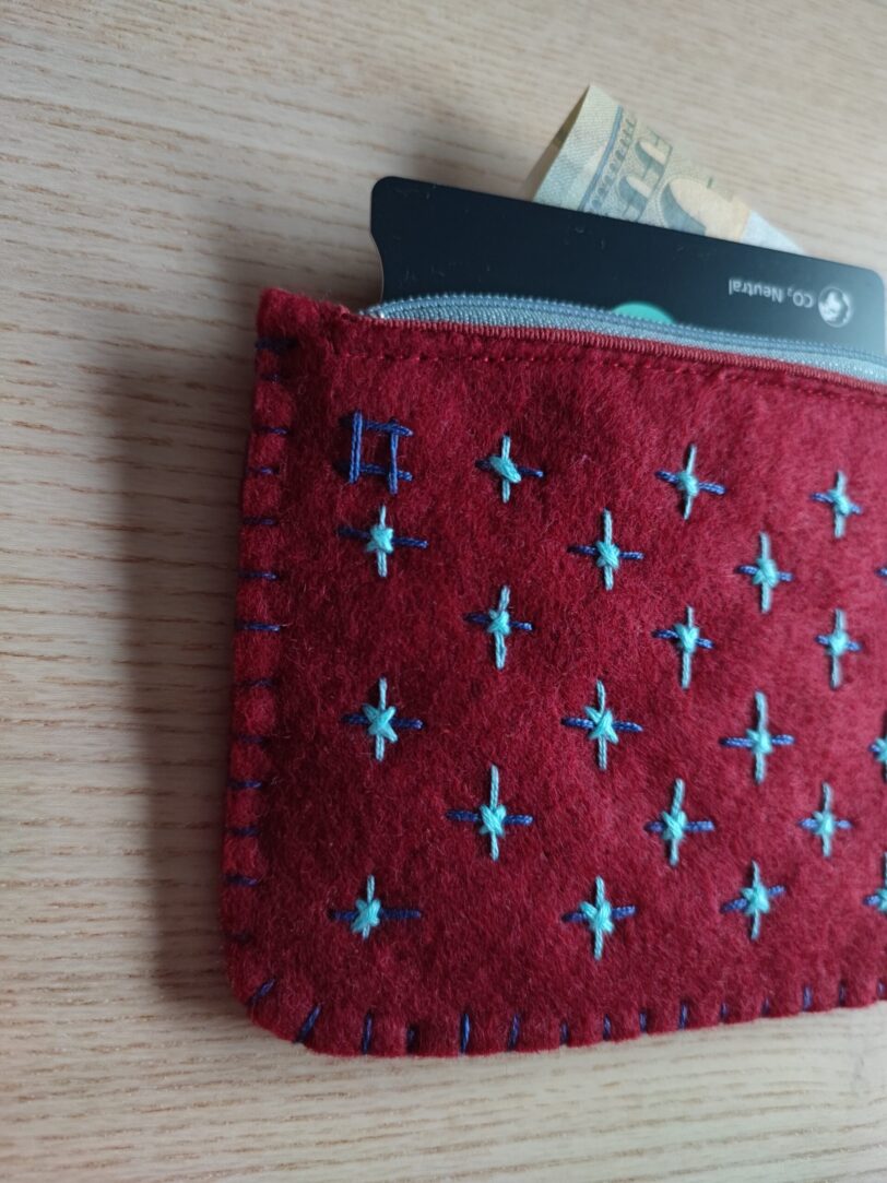Monedero de Fieltro Bordado Granade anb Blue Shimmening - Imagen 2