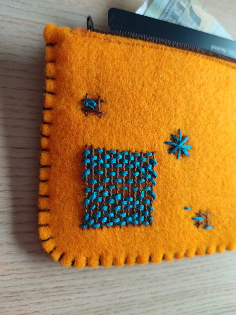 Monedero de Fieltro Bordado Orange and Turquosie Square - Imagen 2