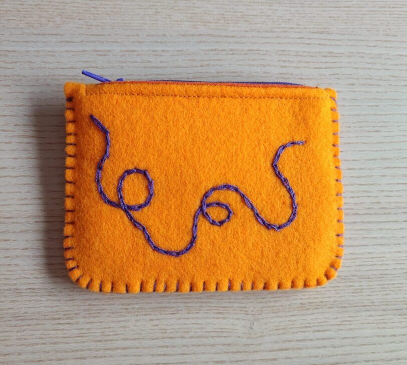 Monedero de Fieltro Bordado Orange and Purple Doodle