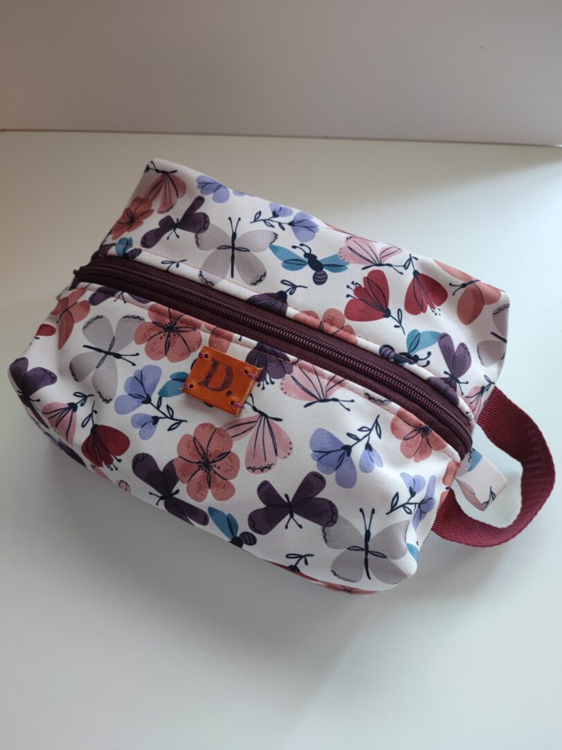 Neceser de neopreno Pastel Butterflies
